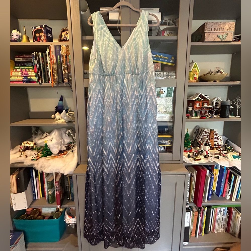 Luxe by Carmen Marc Valvo sleeveless sundress 22W blue ombré print
